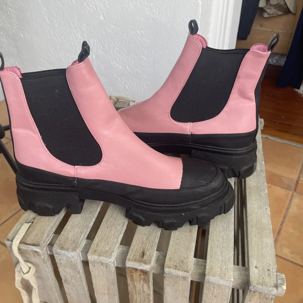 Portland Boot Company Womens 10 Mudguard Chelsea Bootie Lug Platform Sole Pink